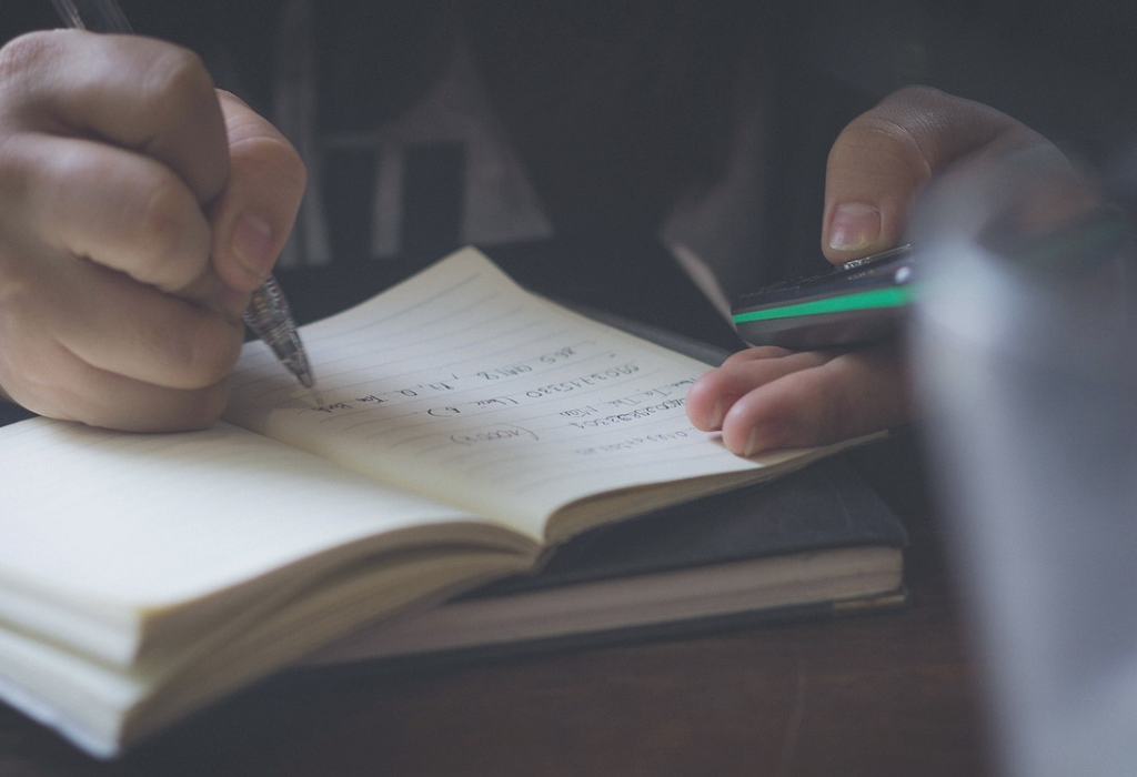 What Are the 7 Steps to Outline a Novel